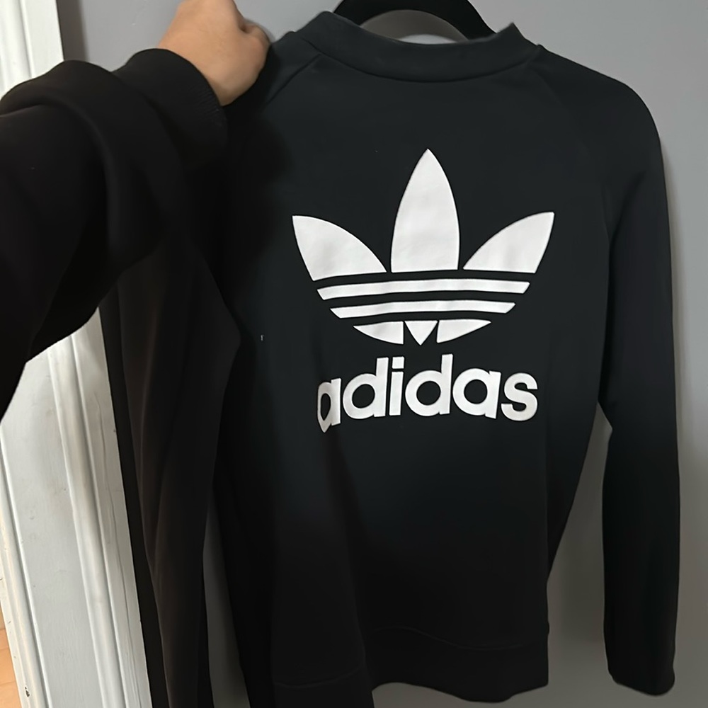 Gently Used Adidas Crewneck🖤
